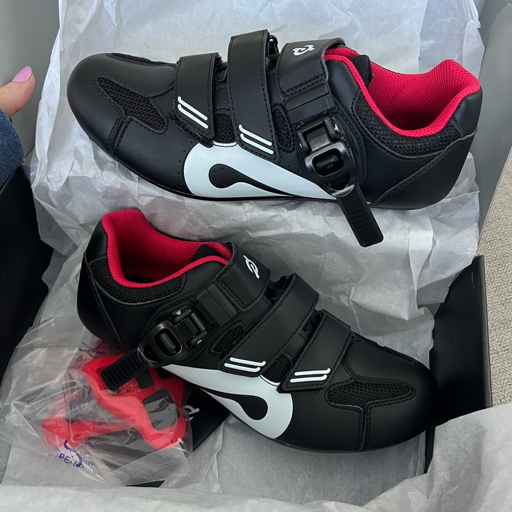 BRAND NEW Peloton women’s cycling shoes